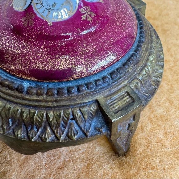 Louis XIV Sevres Style French Hand Painted Porcelain Urn Vase Gilt Bronze Mount - Picture 6 of 17